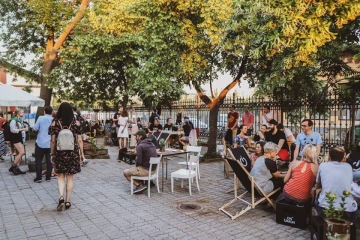 Burza #4 – kulturní zahrádka v Pražské tržnici. Z archivu Burzy #4, foto: Jan Šoltes.