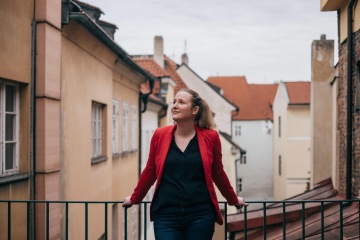Marianna Sršňová na střeše Pražského kreativního centra
