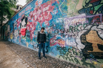 Janek Rubeš na procházce Prahou