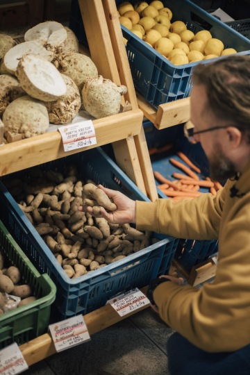 Ve svém Farmářském obchodě v centru města