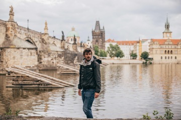 Janek Rubeš na procházce Prahou