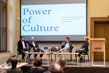 Konference Power of Culture – zleva: Petr Šimůnek, Forbes; Petr Koudela, Dolní oblast Vítkovice; Jan Sýkora, Asociace inovativních škol, ZŠ Hučák; Jindra Vejvodová; autor fotografie: Stanislav Pecháček