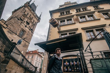 Janek Rubeš na procházce Prahou