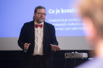 Kromě náměstka hejtmana Jiřího Řeháka se červnové akce zúčastnila zástupkyně Inovačního centra ÚK, zástupci UJEP, kreativci z celého kraje a zástupci ministerstva kultury