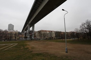 Memento mori, Kryštof Kintera, pomník sebevrahům v Praze pod Nuselským mostem