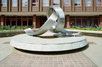 Hugo Demartini, Jiří Novák, Pohyb, sídliště Barrandov, Praha 5, 1988, odstraněno 2010. Zdroj: Vetřelci a volavky