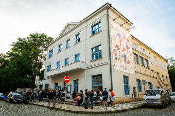 Pohled na budovu z ulice Holandská v pražských Vršovicích, foto: Radoslav Penkov